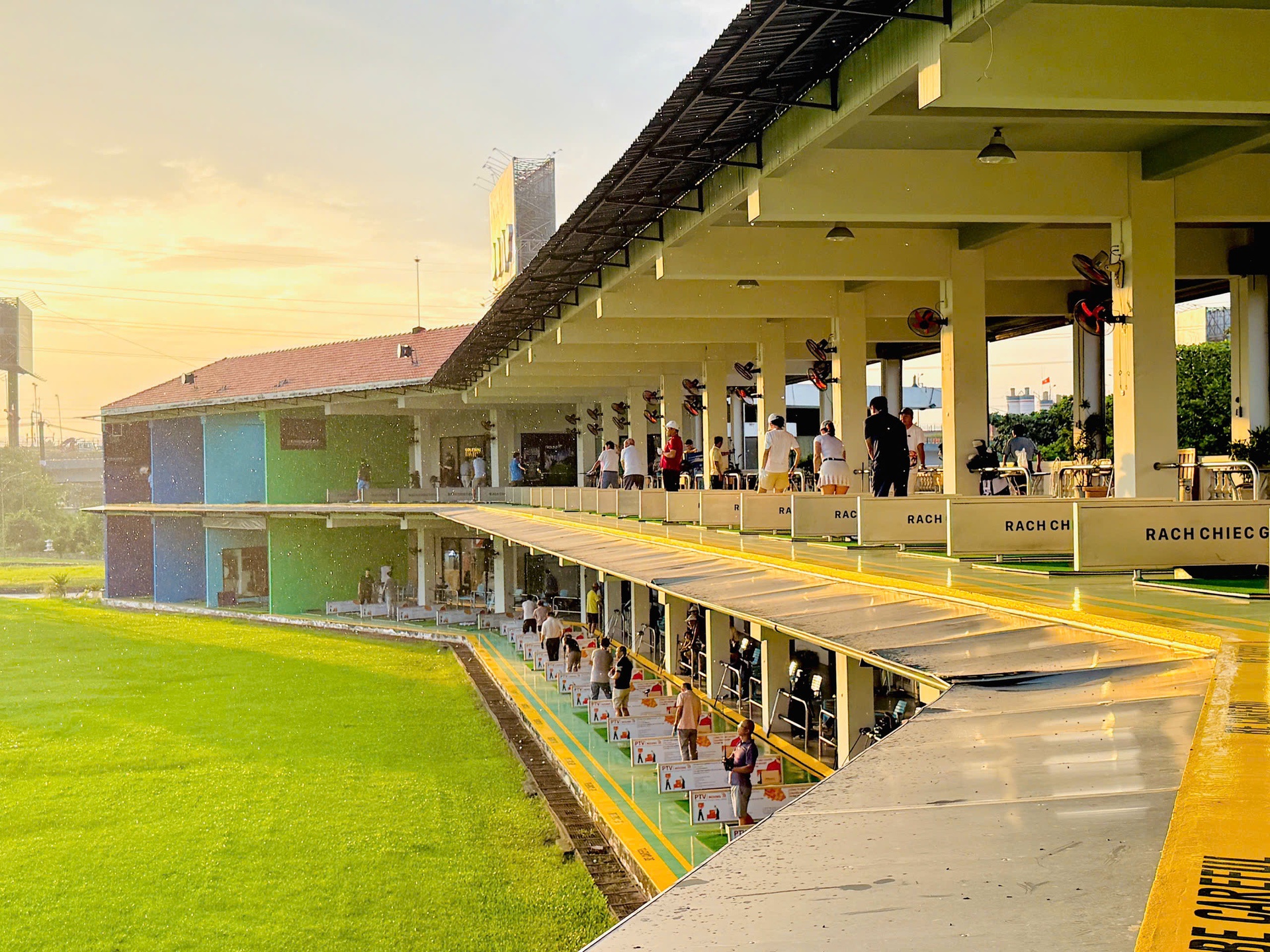 GOLFZON VIETNAM RACH CHIEC GOLF DRIVING RANGE (1)